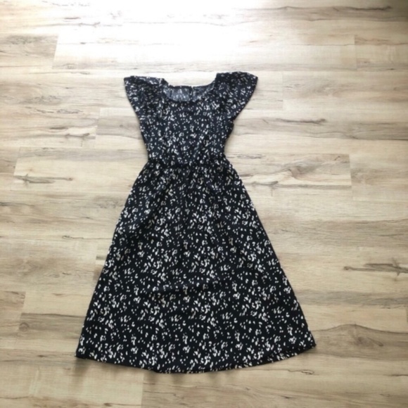 RW&CO. Black and White Flutter Sleeve Midi Sundress - Picture 6 of 9